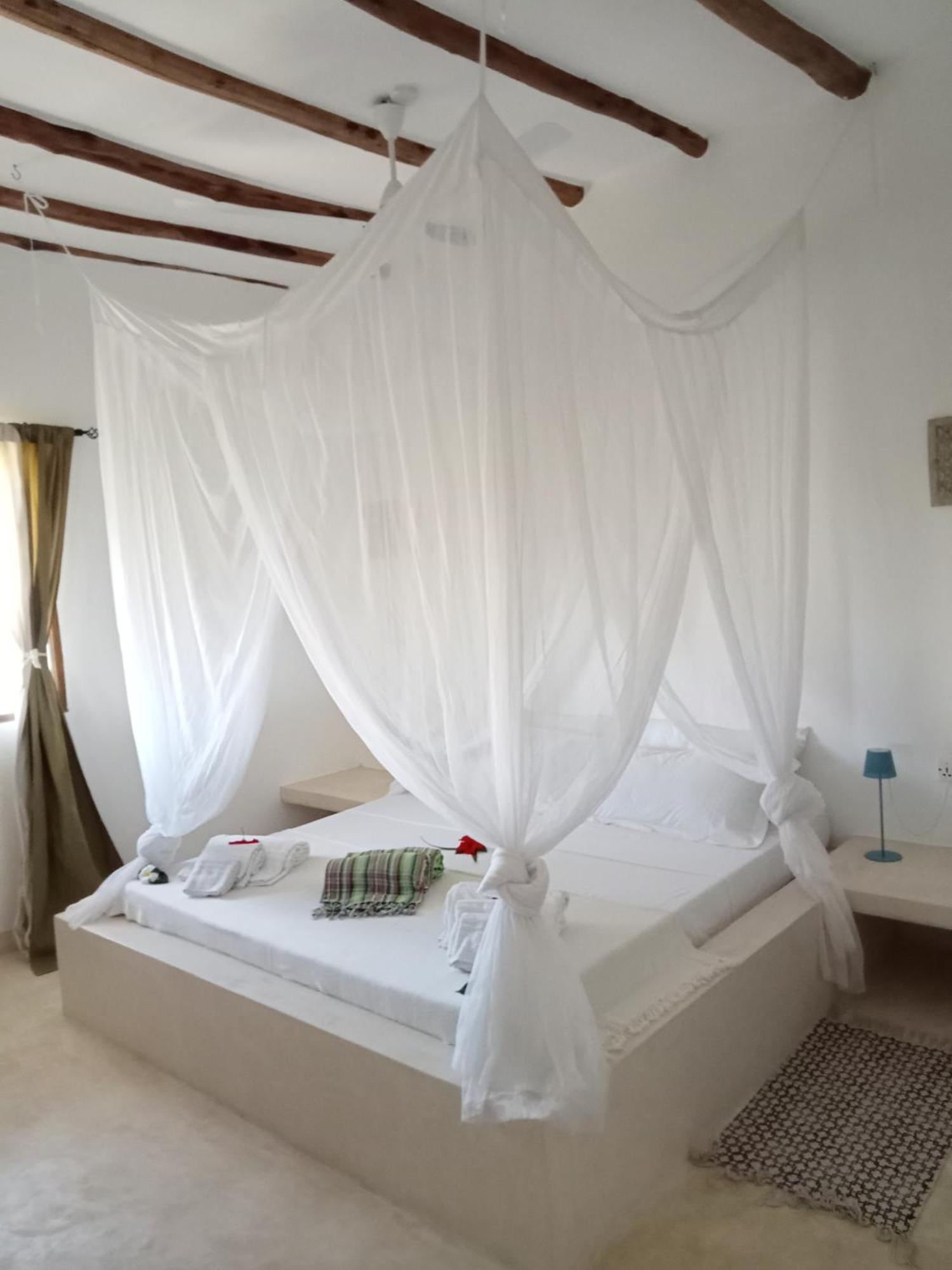Shira House Bed & Breakfast Watamu Bagian luar foto