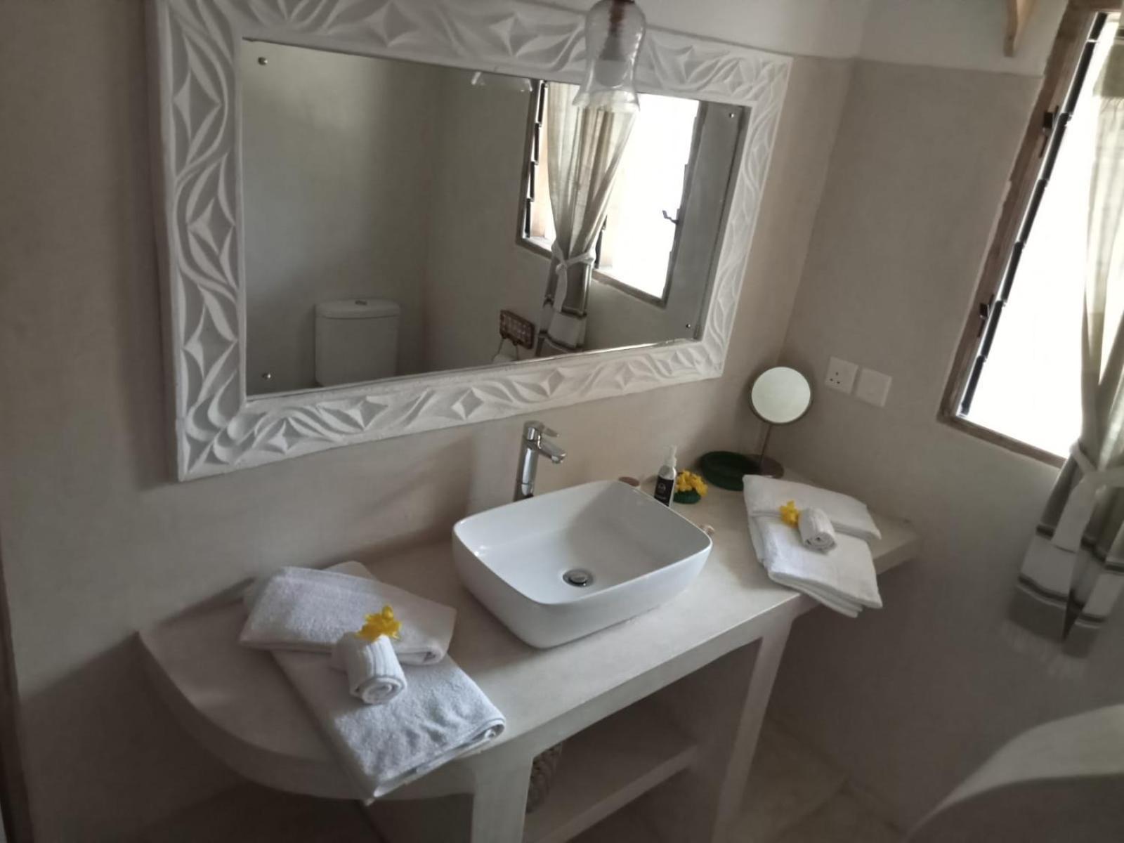 Shira House Bed & Breakfast Watamu Bagian luar foto