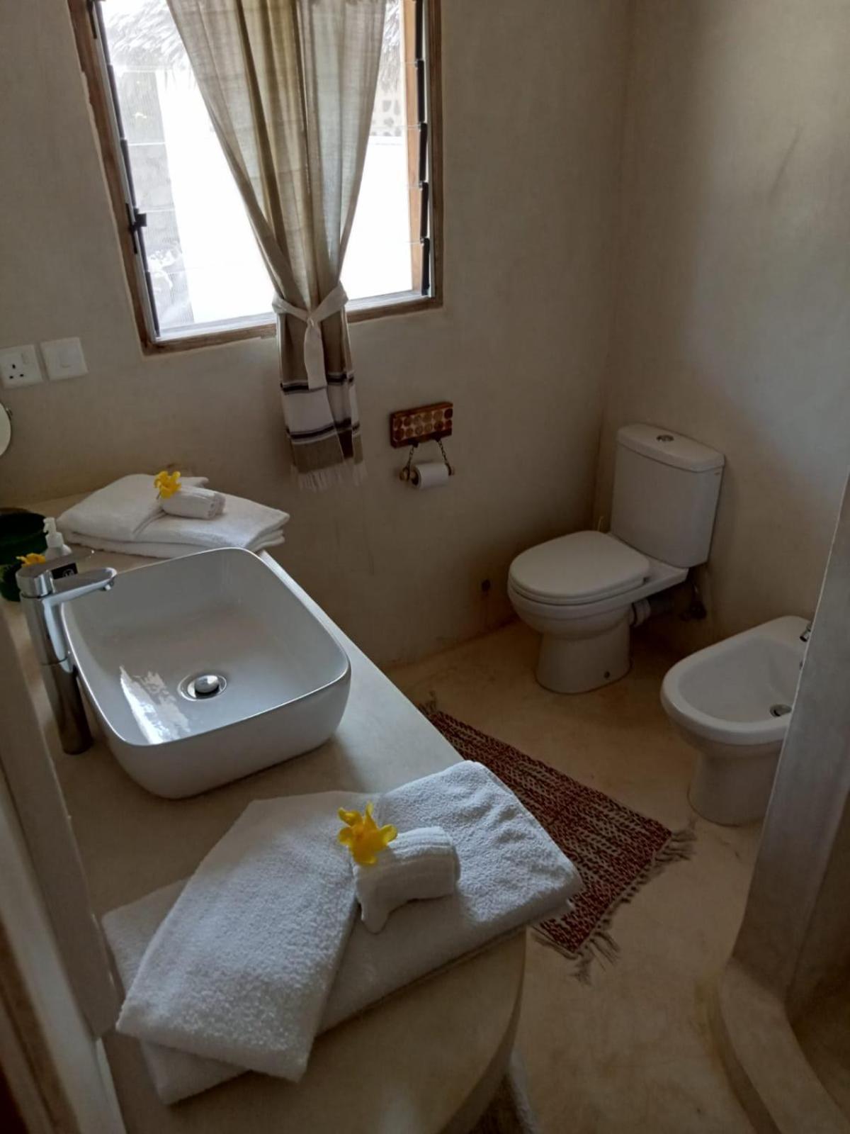 Shira House Bed & Breakfast Watamu Bagian luar foto