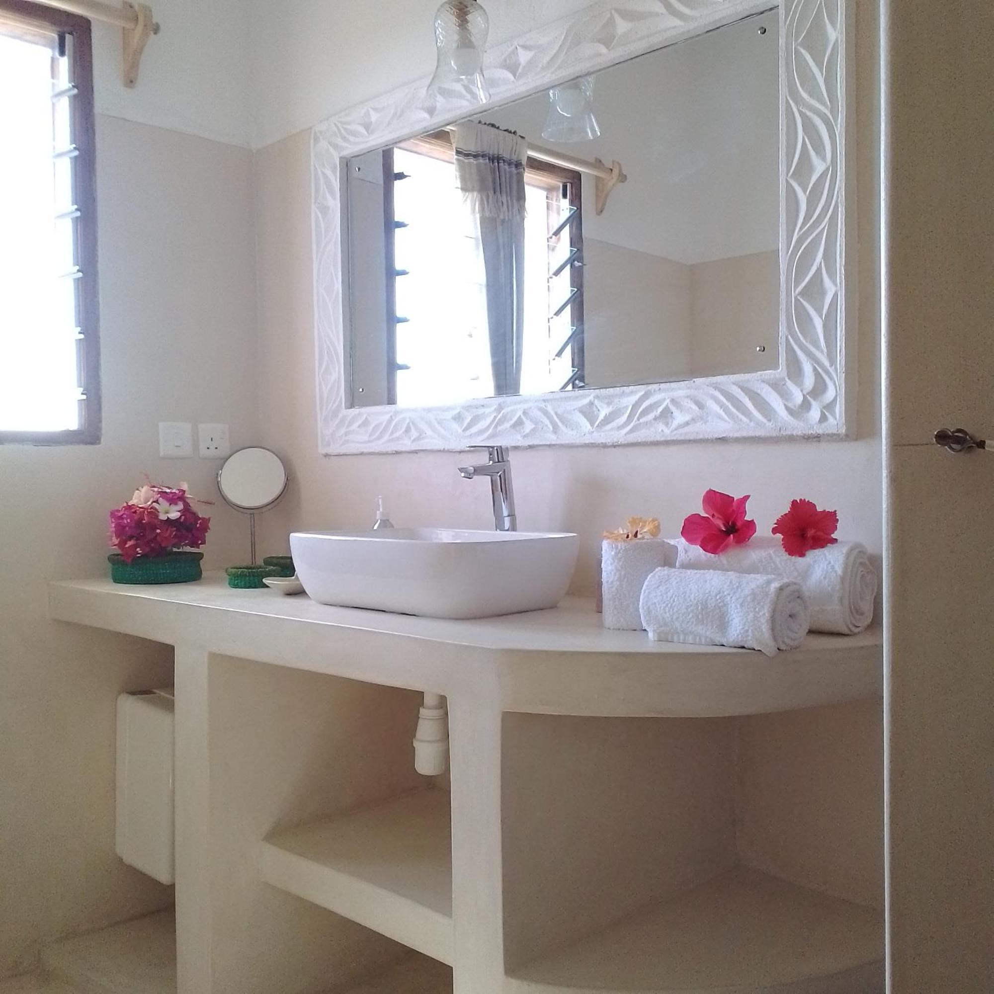Shira House Bed & Breakfast Watamu Bagian luar foto