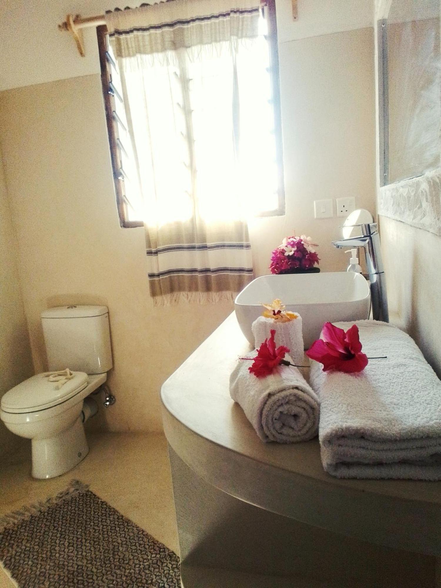 Shira House Bed & Breakfast Watamu Bagian luar foto