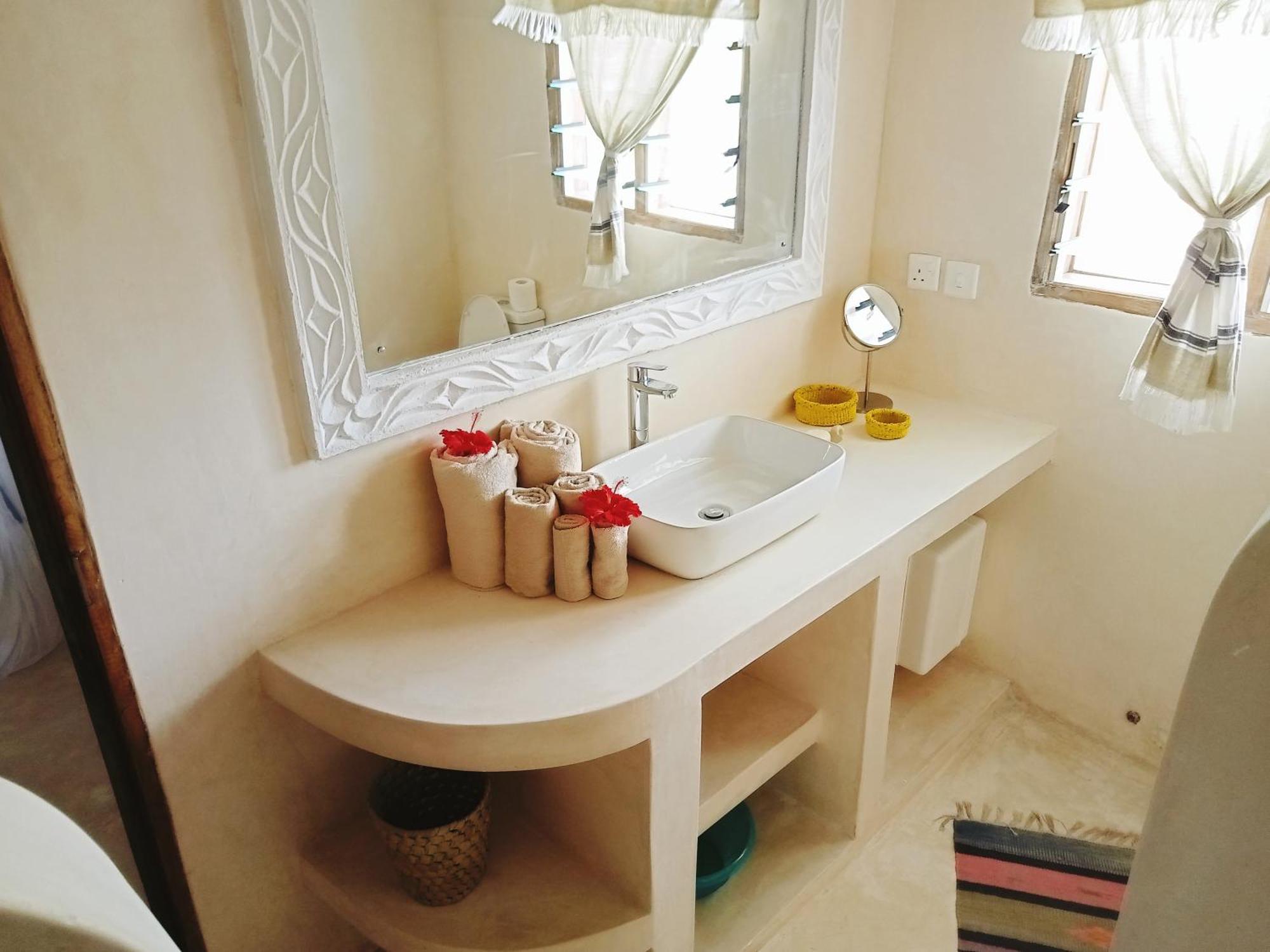 Shira House Bed & Breakfast Watamu Bagian luar foto
